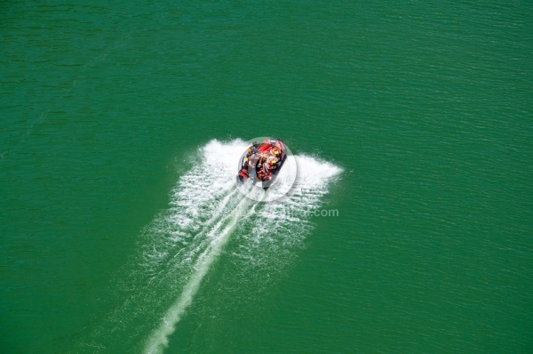 Motorboot auf dem S. Giustina See